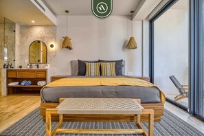 1 chambre, bureau, fer et planche à repasser, lit parapluie