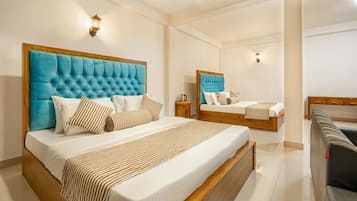 Family Room, Balcony, Mountain View | Free WiFi