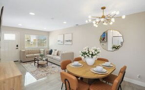Interior - Outstanding 2beds/2baths Home Close to Pier/Beach (Huntington beach)