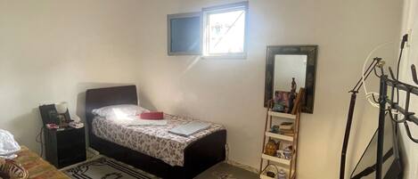 1 habitación, wifi y ropa de cama