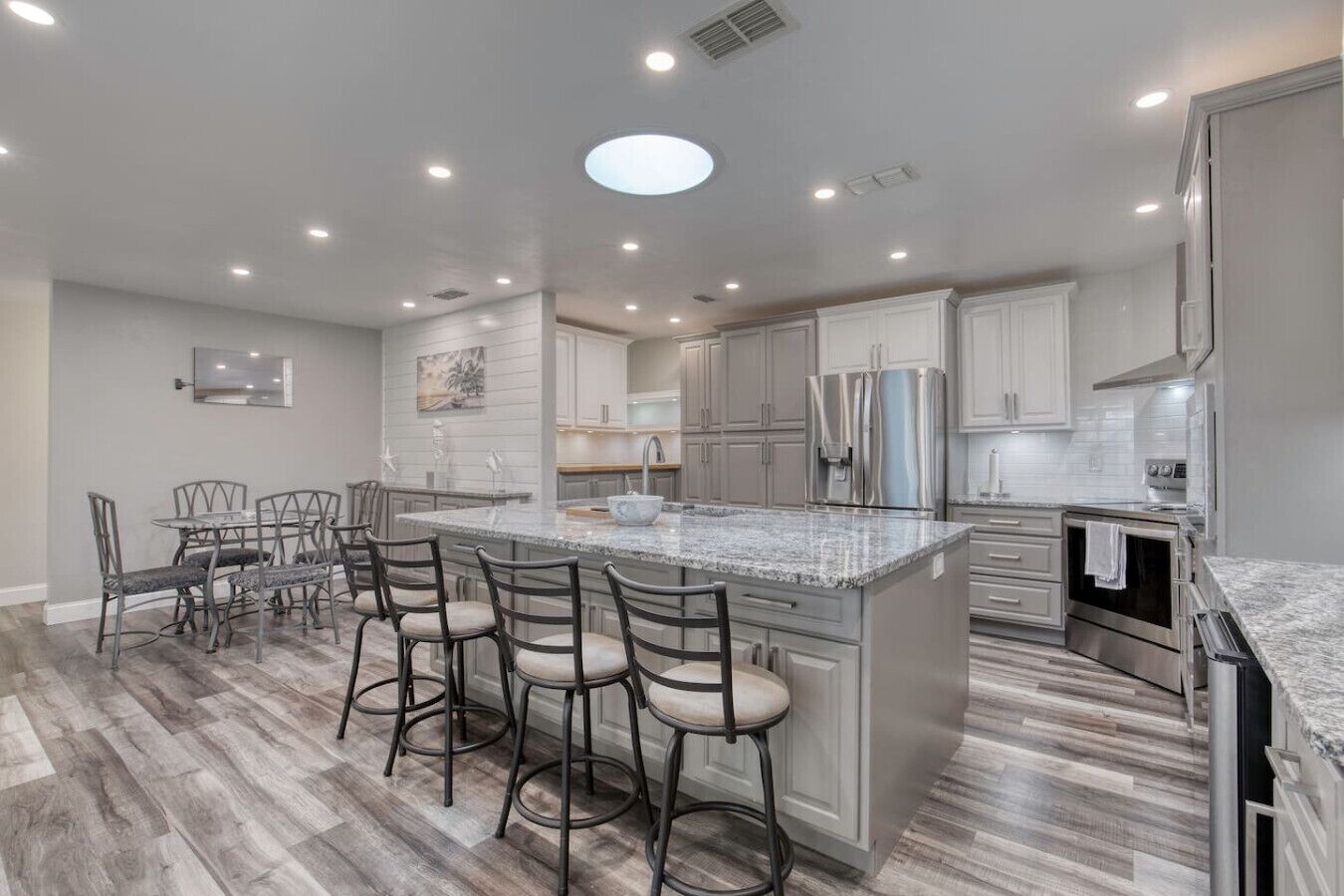 冰箱、微波炉、烤箱、炉灶