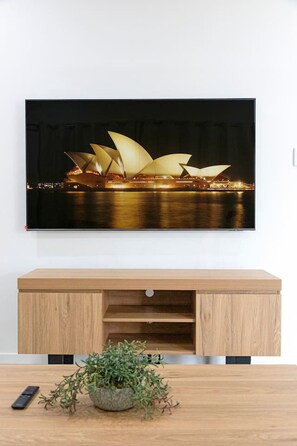 Interior - Zen Coastal Hideaway: Modern ~ Hospital ~ Beach (Brinkin)