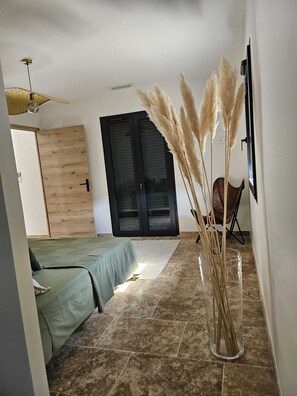 3 chambres, fer et planche à repasser, draps fournis