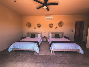Habitació amb dos llits individuals Deluxe, vistes al jardí | Caixa forta a l'habitació i wifi gratuïta 