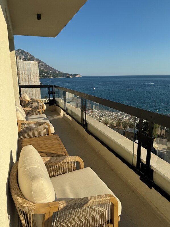 Property grounds - Seaside apartment in Becici -just steps from the beach!  Swimming pool inc (Becici)