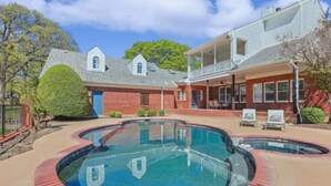 A house with a swimming pool, a covered porch, and a brick exterior. - DFW Hideaway located right off I-35W and near so many area attractions! (Argyle)