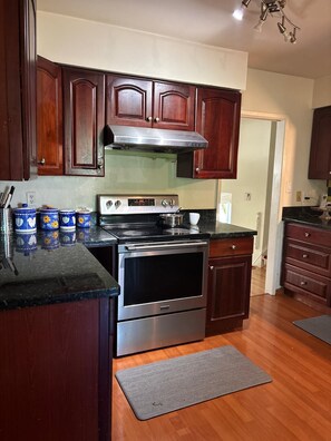 Mikrobølgeovn, ovn, kogeplade, opvaskemaskine