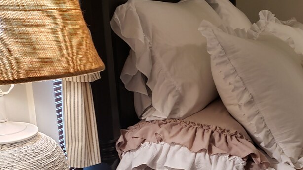 A neatly made bed with white and pink bedding, a lamp with a textured shade, and a decorative basket with red berries. - Pet & Family Friendly, Quiet, Near Hwy 39 & 88, Sleeps 7, Remodled, Superhost (Rochelle)