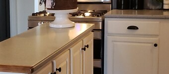 Pet & Family Friendly, Quiet, Near Hwy 39 & 88, Sleeps 7, Remodled, Superhost