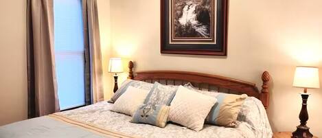 4 makuuhuonetta, silitysrauta/-lauta, vauvan matkasänky, ilmainen Wi-Fi