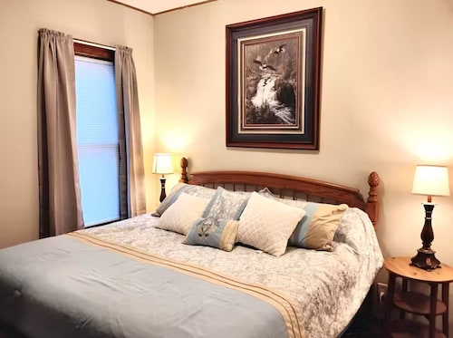 Charming 4BR Craftsman Family Home in Emery