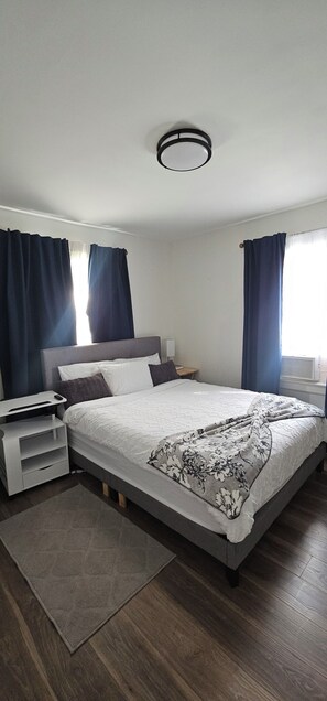 4 bedrooms, desk, iron/ironing board, free WiFi