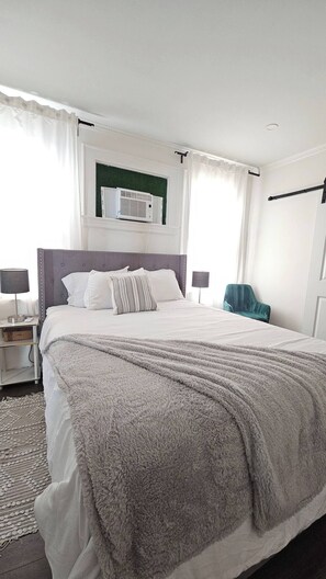 4 bedrooms, desk, iron/ironing board, free WiFi