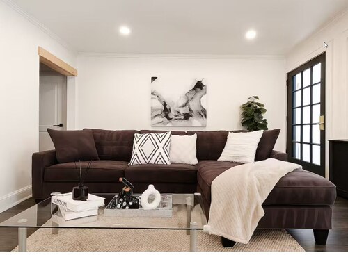 Large Group Vacay house in NJ- 10mins from EWR and near NYC