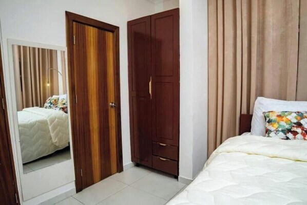 4 bedrooms, bed sheets