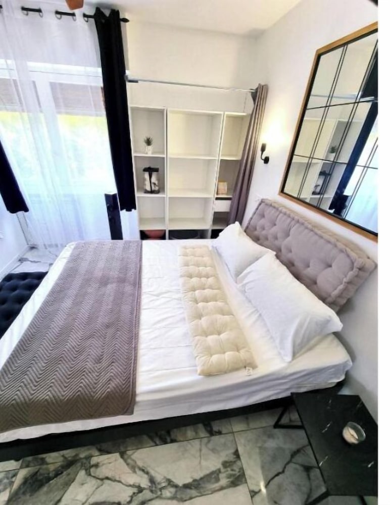 2P downtown beach Saint Raphaël with terrace - Saint-Raphael | Vrbo