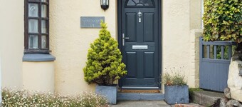 Charming Upper Solva Cottage by Beaches & Harbour