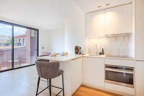 Réfrigérateur, four, plaque de cuisson, lave-vaisselle