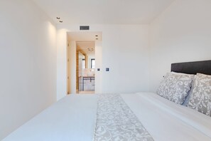 1 chambre, fer et planche à repasser, accès Internet, draps fournis