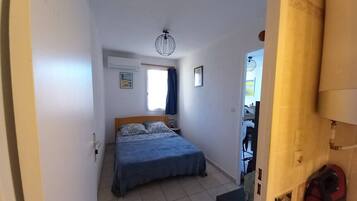 2 Schlafzimmer, Bügeleisen/Bügelbrett