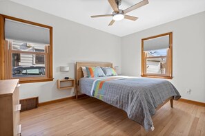 3 habitaciones, tabla de planchar con plancha, wifi y ropa de cama 