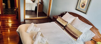 Relax in the center of Llanes and 50m from the beach.