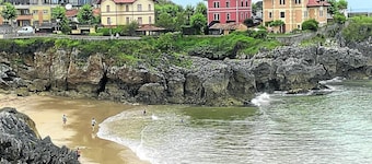 Relax in the center of Llanes and 50m from the beach.