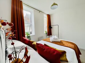 2 quartos, ferros/tábuas de passar roupa, Wi-Fi, roupa de cama