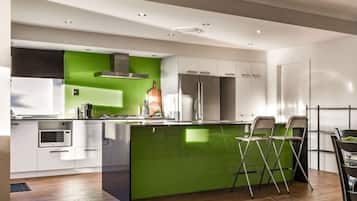 Fridge, microwave, oven, stovetop