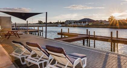 Stylish Marina-Front Getaway – Port Geographe