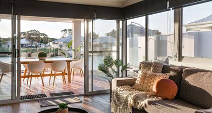 Stylish Marina-Front Getaway – Port Geographe