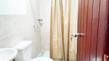 Toallas, jabón, papel de baño