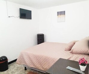 1 habitación, internet y ropa de cama