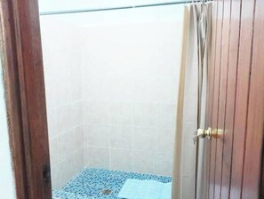 Handtücher, Seife, Toilettenpapier