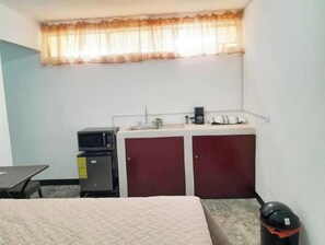 1 habitación, internet y ropa de cama