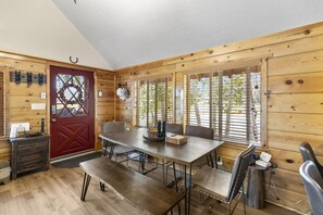 Dining - Heritage Hideaway Retreat (Duck Creek Village)