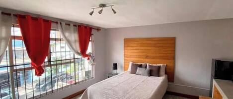 1 sovrum, internet och sängkläder