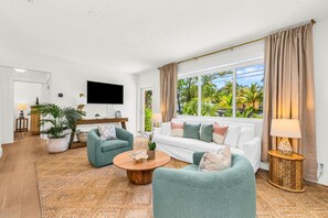 Smart TV, books - The Coral Cabana | A Modern Palm Beach Escape! (West Palm Beach)