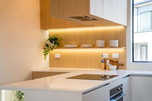 Kühlschrank, Mikrowelle, Ofen, Herdplatte