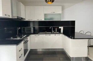 Mikrobølgeovn, ovn, kogeplade, opvaskemaskine