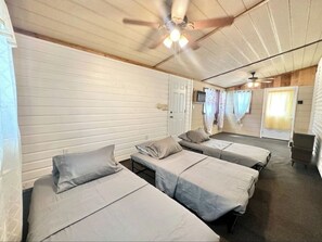 5 bedrooms, iron/ironing board, WiFi, bed sheets
