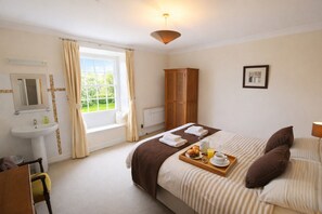 2 bedrooms, iron/ironing board, free WiFi, bed sheets - Old Belfield, Bowness-on-Windermere with lake view (Bowness-on-Windermere)