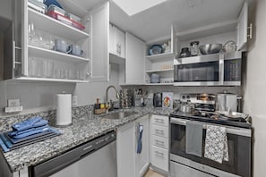 Mikrowelle, Ofen, Herdplatte, Geschirrspüler