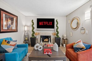 Smart TV, chimenea, monitor de computadora