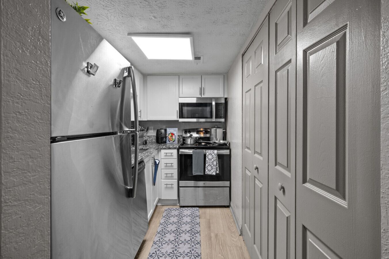 Micro-ondes, four, plaque de cuisson, lave-vaisselle