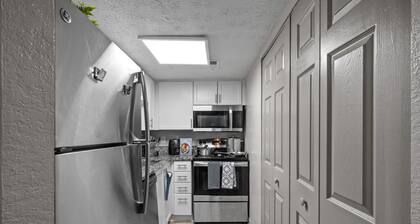 2 Lux King Beds - Short Walk to Truist Park