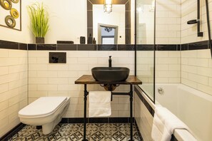 Hair dryer, towels, soap, toilet paper - Beautiful apartment in historic Esterhazy Palace in Centrum (Bratislava)