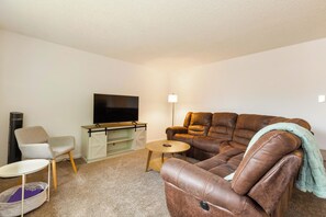 TV - Adorable 2-bedroom townhome in Lynnwood (Lynnwood)