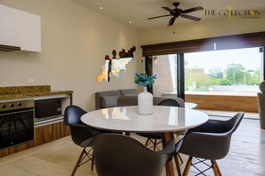 ดีลักซ์อพาร์ทเมนท์ | ห้องรับประทานอาหาร