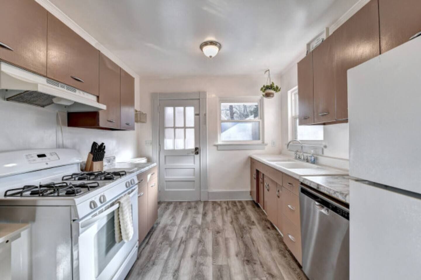 Een koelkast, een magnetron, een kookplaat